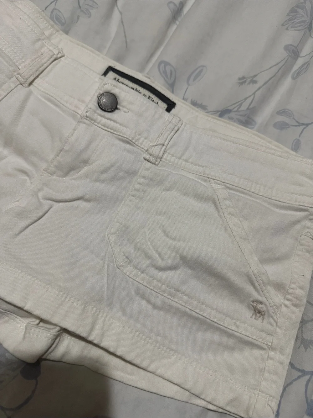 Abercrombie & Fitch Women Low Rise Chino Shorts (Size: 0)
